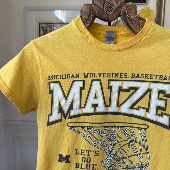 Gildan university of Michigan Wolverines NCAA Basketball Maize Rage 22-23 Tshirt - Picture 2 of 8